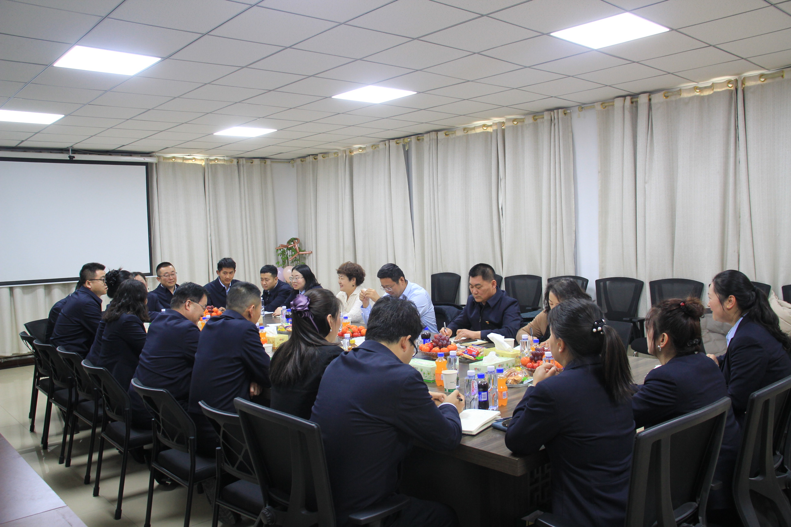 敦煌種業(yè)開展2026年春節(jié)前走訪慰問困難黨員、職工活動